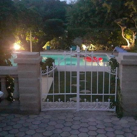 Le Jardin De Mae Lägenhet Bouc-Bel-Air Exteriör bild