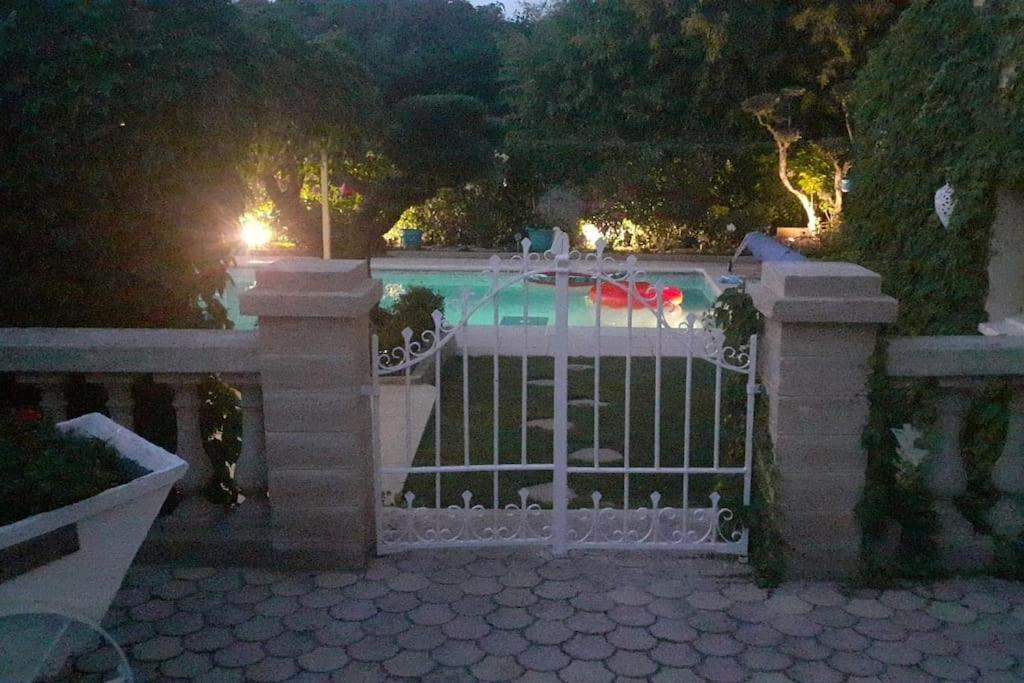 Le Jardin De Mae Lägenhet Bouc-Bel-Air Exteriör bild